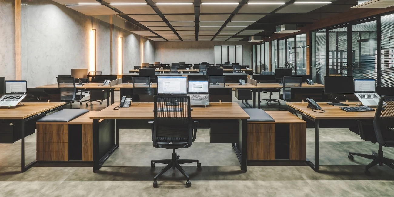 A experiência no ambiente corporativo: como o escritório influencia equipes, clientes e visitantes