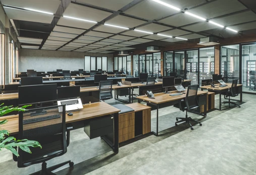 Mesa de escritório com gaveta: o que gestores e arquitetos precisam saber